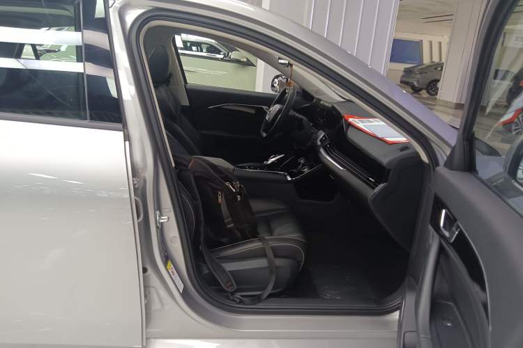 Used Bestune B70 2023 Third Generation 1.5T Automatic Enjoyment Version 70th Anniversary Edition Right Front Seat