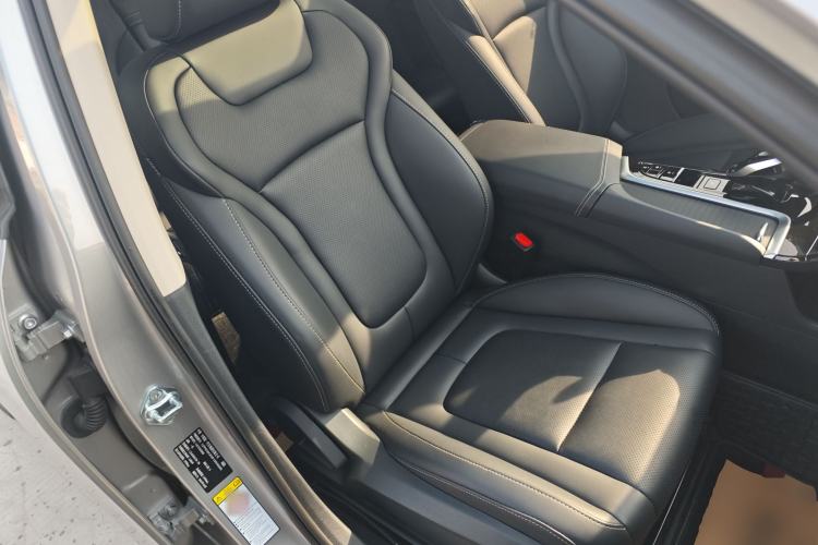 Used Bestune B70 2023 Third Generation 1.5T Automatic Enjoyment Version Right Front Seat