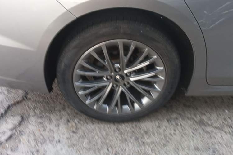 Used Bestune B70 2023 Third Generation 1.5T Automatic Enjoyment Version 70th Anniversary Edition Right Rear Wheel Hub