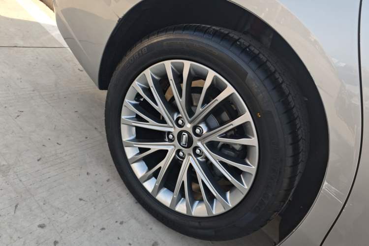 Used Bestune B70 2023 Third Generation 1.5T Automatic Enjoyment Version Right Rear Wheel Hub