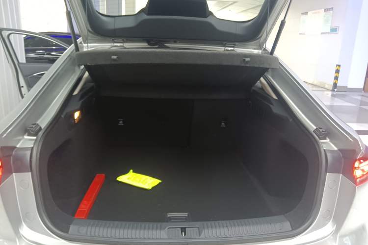 Used Bestune B70 2023 Third Generation 1.5T Automatic Enjoyment Version 70th Anniversary Edition Trunk