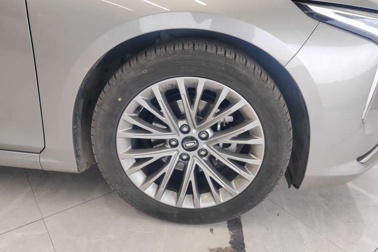 Used Bestune B70 2023 Third Generation 1.5T Automatic Enjoyment Version Left Rear Wheel Hub