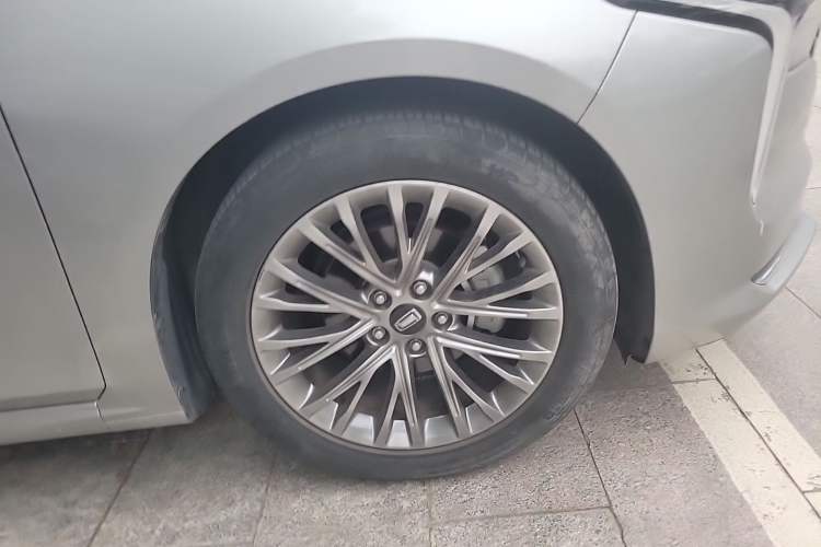 Used Bestune B70 2023 Third Generation 1.5T Automatic Enjoyment Version Right Front Wheel Hub