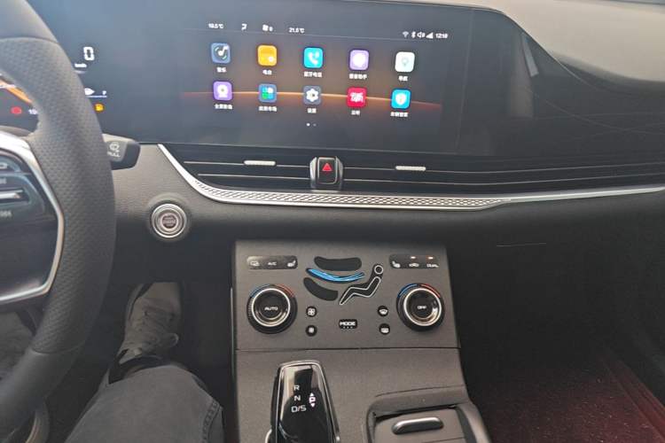 Used Bestune B70 2023 Third Generation 1.5T Automatic Enjoyment Version Audio And AC Panel