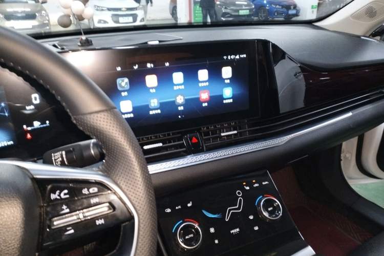 Used Bestune B70 2023 Third Generation 1.5T Automatic Enjoyment Version Audio And AC Panel