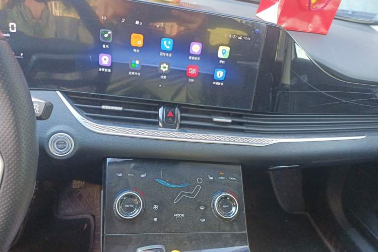 Used Bestune B70 2023 Third Generation 1.5T Automatic Enjoyment Version Audio And AC Panel