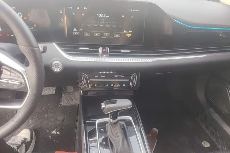 Used Bestune B70 2023 3rd Generation 1.5T Automatic Enjoyment Version 70th Anniversary Edition Audio And AC Panel