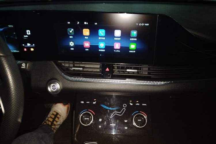 Used Bestune B70 2023 Third Generation 1.5T Automatic Enjoyment Version Audio And AC Panel