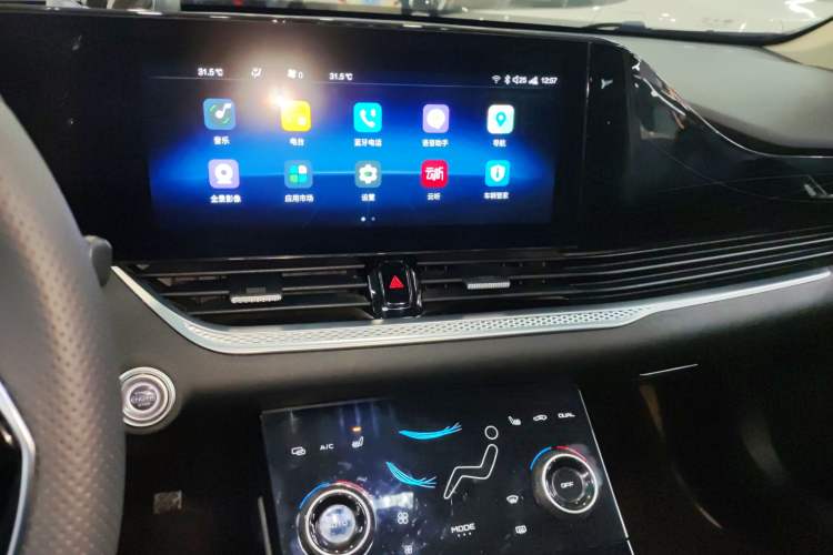 Used Bestune B70 2023 Third Generation 1.5T Automatic Enjoyment Version Audio And AC Panel