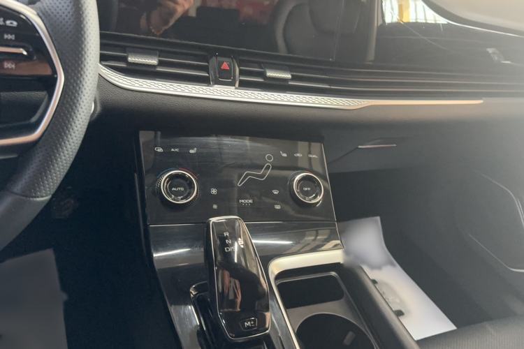 Used Bestune B70 2023 Third Generation 1.5T Automatic Enjoyment Version Audio And AC Panel