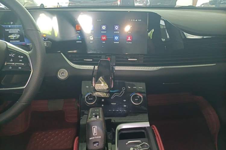 Used Bestune B70 2023 Third Generation 1.5T Automatic Enjoyment Version Audio And AC Panel