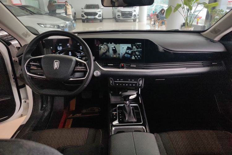 Used Bestune B70 2023 3rd Generation 1.5T Automatic Enjoyment Version 70th Anniversary Edition Center Console
