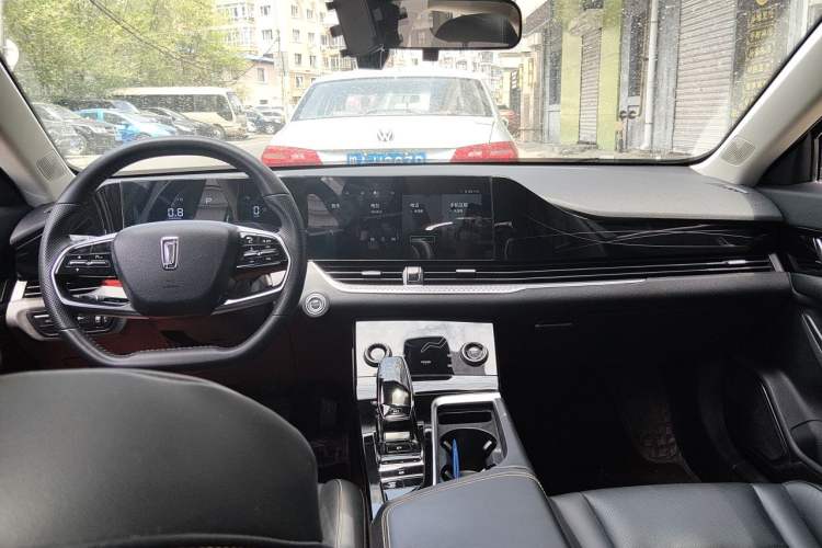 Used Bestune B70 2023 3rd Generation 1.5T Automatic Enjoyment Version 70th Anniversary Edition Center Console