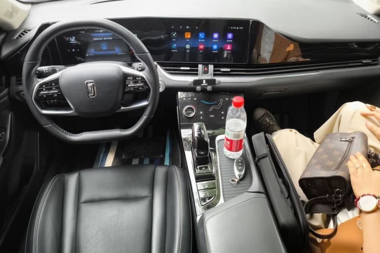 Used Bestune B70 2023 Third Generation 1.5T Automatic Enjoyment Version Center Console
