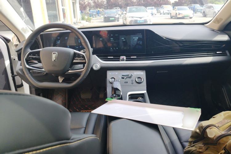Used Bestune B70 2023 Third Generation 1.5T Automatic Enjoyment Version 70th Anniversary Edition Center Console