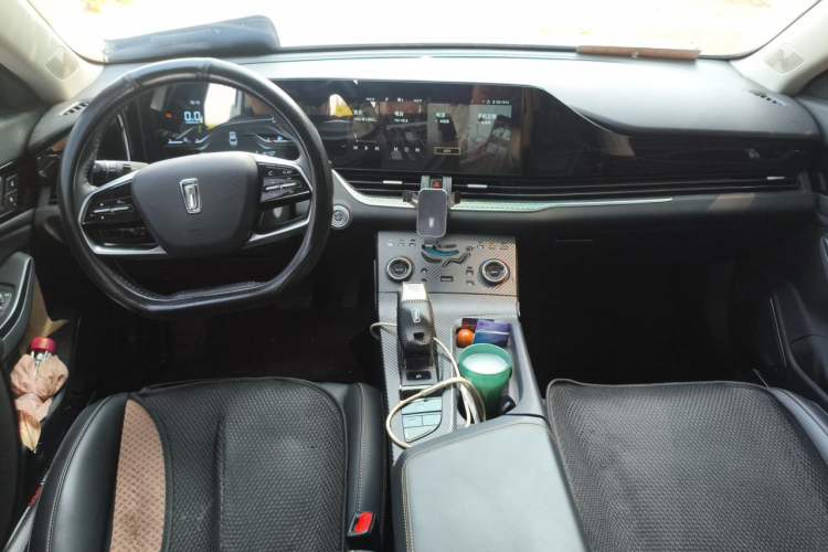Used Bestune B70 2023 3rd Generation 1.5T Automatic Enjoyment Version 70th Anniversary Edition Center Console