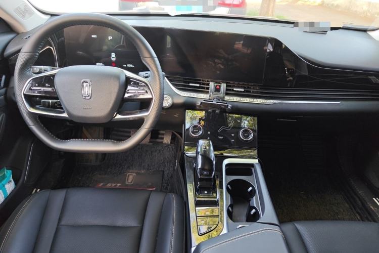 Used Bestune B70 2023 Third Generation 1.5T Automatic Enjoyment Version 70th Anniversary Edition Center Console