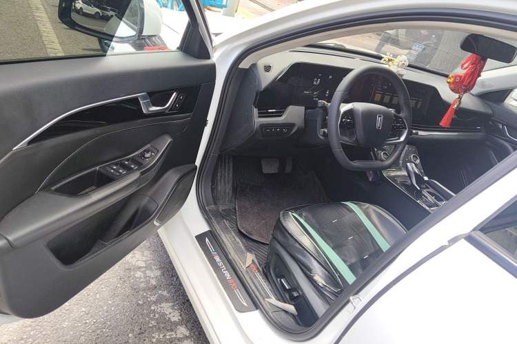 Used Bestune B70 2023 3rd Generation 1.5T Automatic Enjoyment Version 70th Anniversary Edition Driver Seat