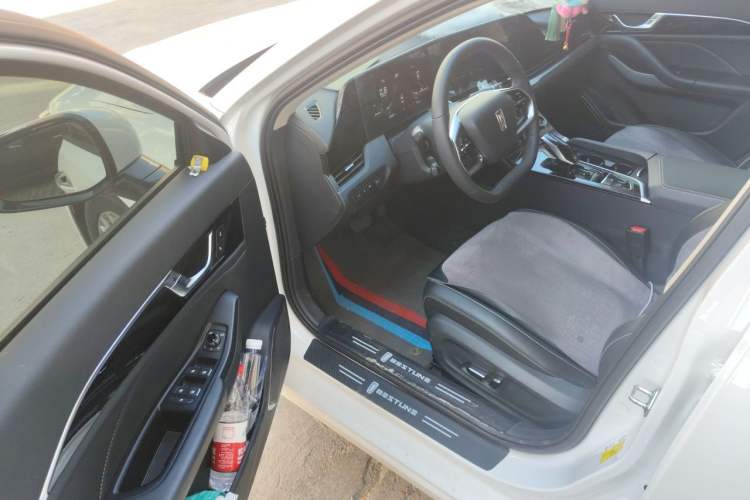 Used Bestune B70 2023 3rd Generation 1.5T Automatic Enjoyment Version 70th Anniversary Edition Driver Seat