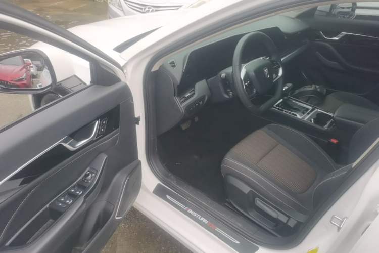 Used Bestune B70 2023 3rd Generation 1.5T Automatic Enjoyment Version 70th Anniversary Edition Driver Seat