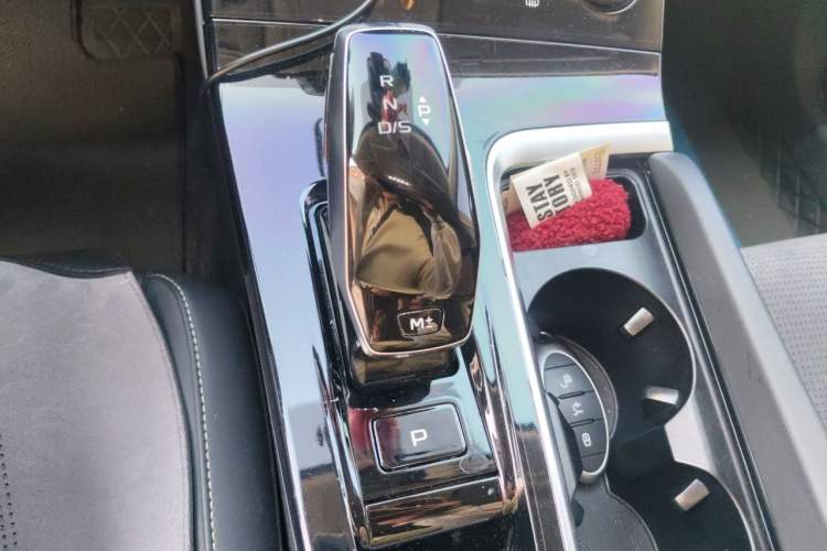 Used Bestune B70 2023 3rd Generation 1.5T Automatic Enjoyment Version 70th Anniversary Edition Gear Lever