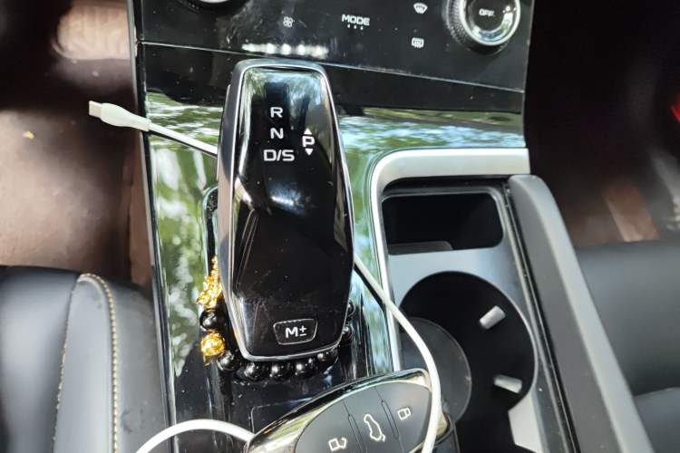 Used Bestune B70 2023 3rd Generation 1.5T Automatic Enjoyment Version 70th Anniversary Edition Gear Lever