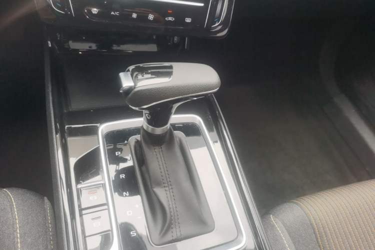Used Bestune B70 2023 3rd Generation 1.5T Automatic Enjoyment Version 70th Anniversary Edition Gear Lever