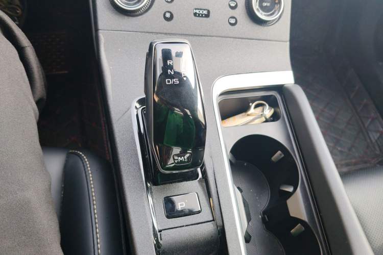 Used Bestune B70 2023 Third Generation 1.5T Automatic Enjoyment Version 70th Anniversary Edition Gear Lever