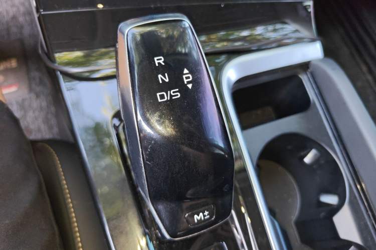 Used Bestune B70 2023 Third Generation 1.5T Automatic Enjoyment Version 70th Anniversary Edition Gear Lever