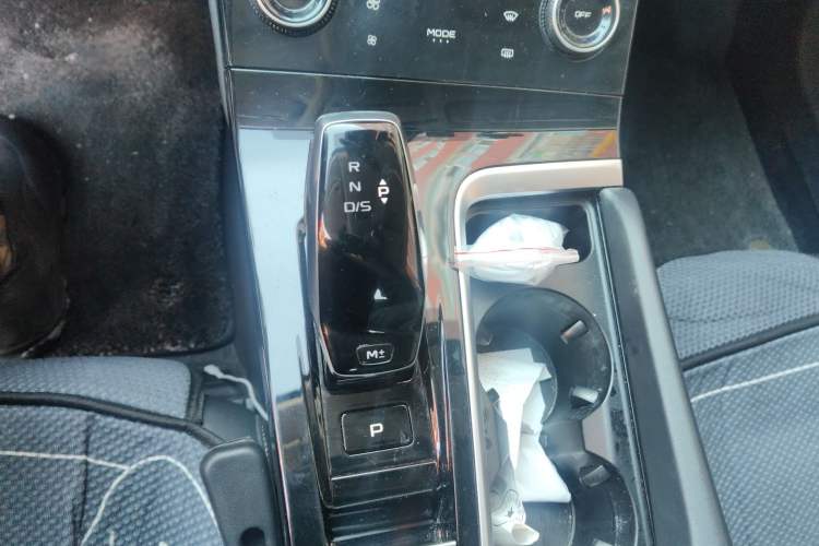 Used Bestune B70 2023 Third Generation 1.5T Automatic Enjoyment Version 70th Anniversary Edition Gear Lever
