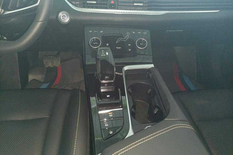 Used Bestune B70 2023 Third Generation 1.5T Automatic Enjoyment Version Gear Lever