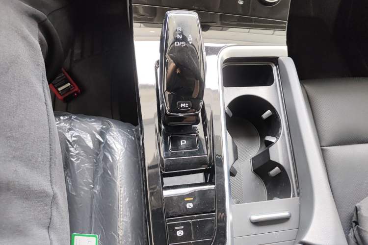 Used Bestune B70 2023 Third Generation 1.5T Automatic Enjoyment Version Gear Lever