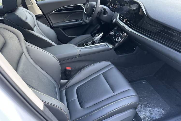 Used Bestune B70 2023 Third Generation 1.5T Automatic Enjoyment Version 70th Anniversary Edition Interior 4