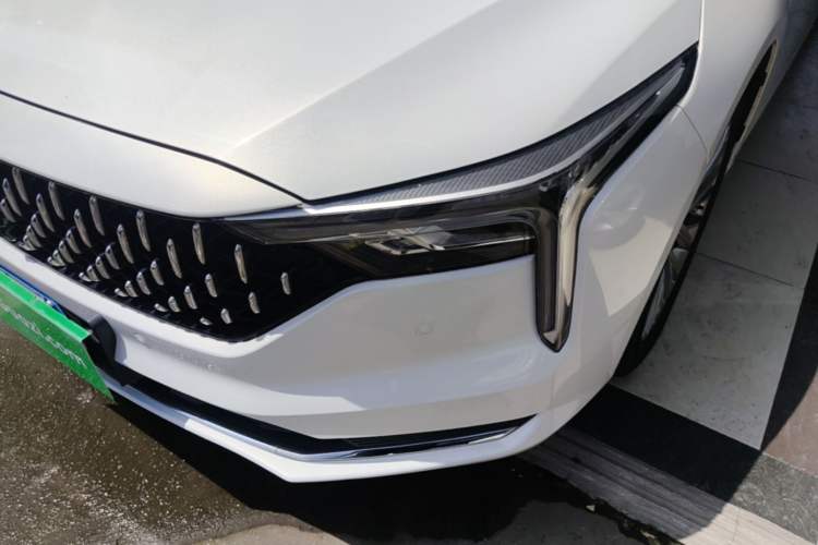 Used Bestune B70 2023 Third Generation 1.5T Automatic Enjoyment Version Left Front Headlight