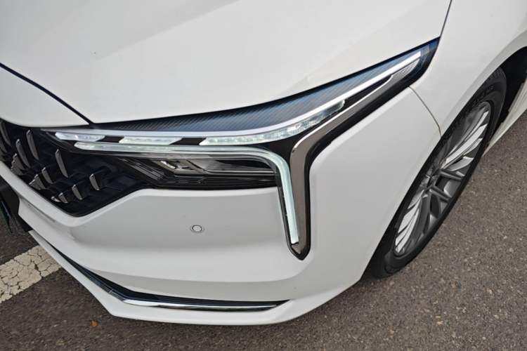 Used Bestune B70 2023 Third Generation 1.5T Automatic Enjoyment Version Left Front Headlight