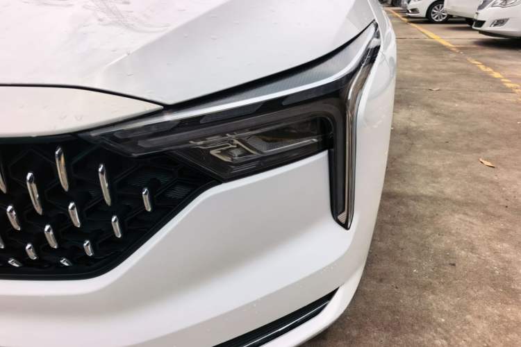 Used Bestune B70 2023 Third Generation 1.5T Automatic Enjoyment Version 70th Anniversary Edition Left Front Headlight