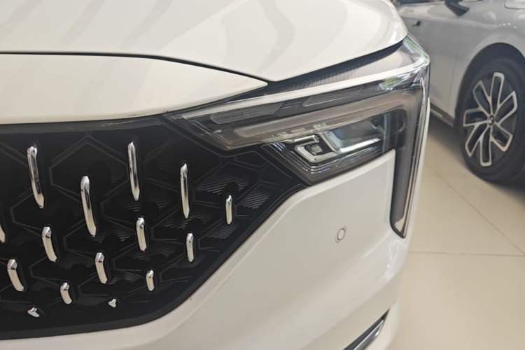 Used Bestune B70 2023 Third Generation 1.5T Automatic Enjoyment Version Left Front Headlight
