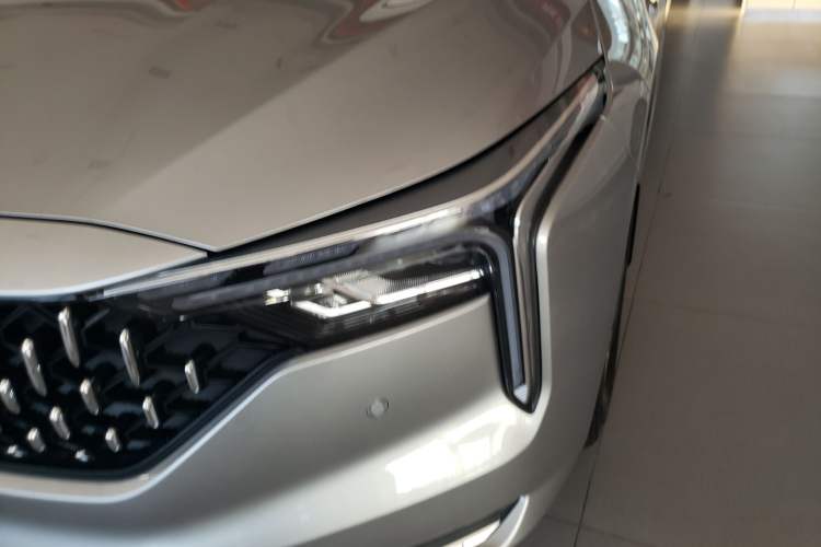 Used Bestune B70 2023 Third Generation 1.5T Automatic Enjoyment Version Left Front Headlight