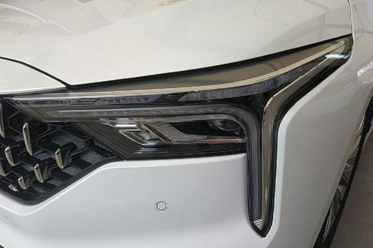 Used Bestune B70 2023 Third Generation 1.5T Automatic Enjoyment Version Left Front Headlight