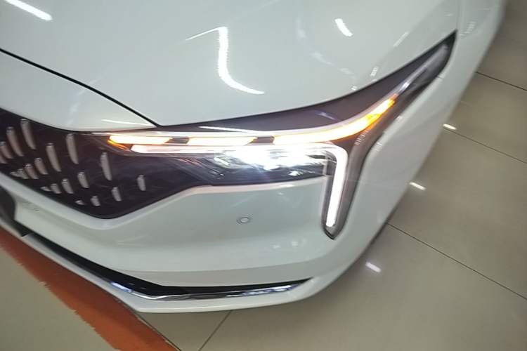Used Bestune B70 2023 Third Generation 1.5T Automatic Enjoyment Version Left Front Headlight