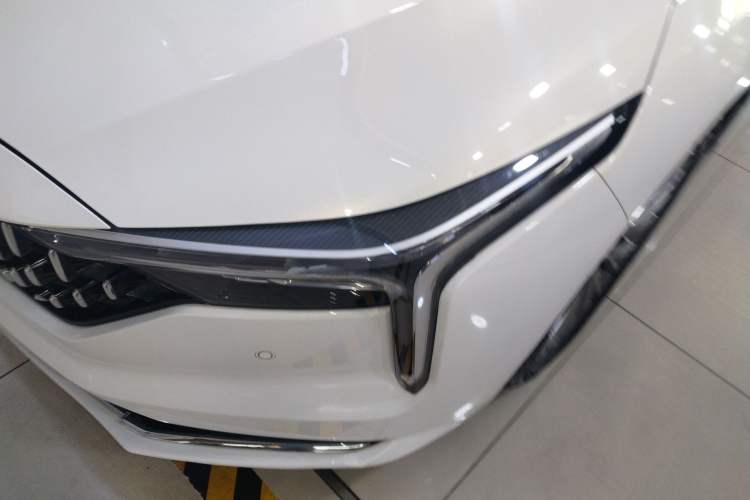 Used Bestune B70 2023 Third Generation 1.5T Automatic Enjoyment Version Left Front Headlight