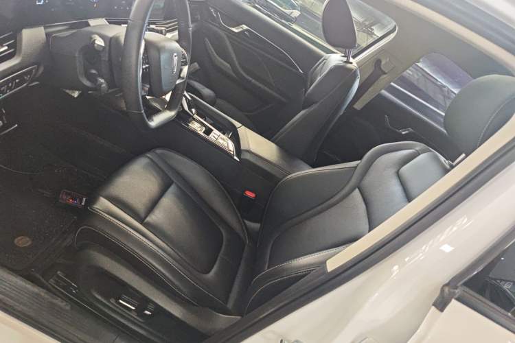 Used Bestune B70 2023 Third Generation 1.5T Automatic Enjoyment Version Left Front Seat