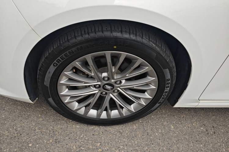 Used Bestune B70 2023 Third Generation 1.5T Automatic Enjoyment Version Left Front Wheel Hub