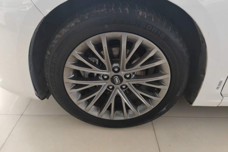 Used Bestune B70 2023 3rd Generation 1.5T Automatic Enjoyment Version 70th Anniversary Edition Left Front Wheel Hub