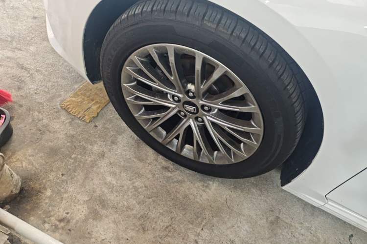 Used Bestune B70 2023 Third Generation 1.5T Automatic Enjoyment Version Left Front Wheel Hub