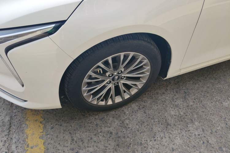 Used Bestune B70 2023 Third Generation 1.5T Automatic Enjoyment Version 70th Anniversary Edition Left Front Wheel Hub