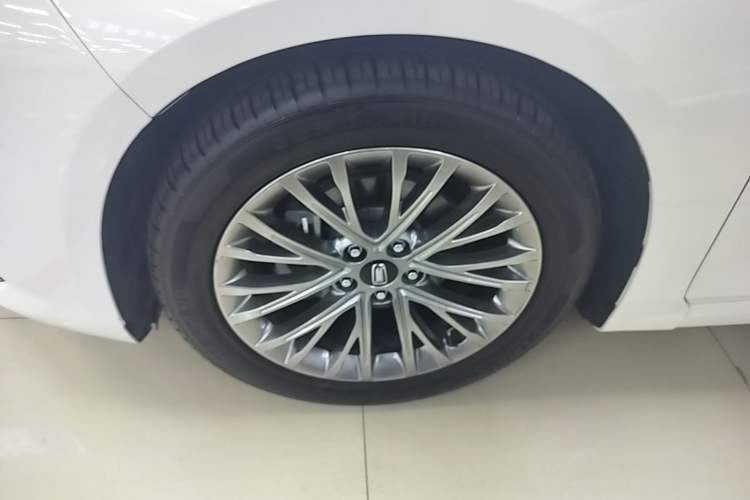 Used Bestune B70 2023 Third Generation 1.5T Automatic Enjoyment Version Left Front Wheel Hub