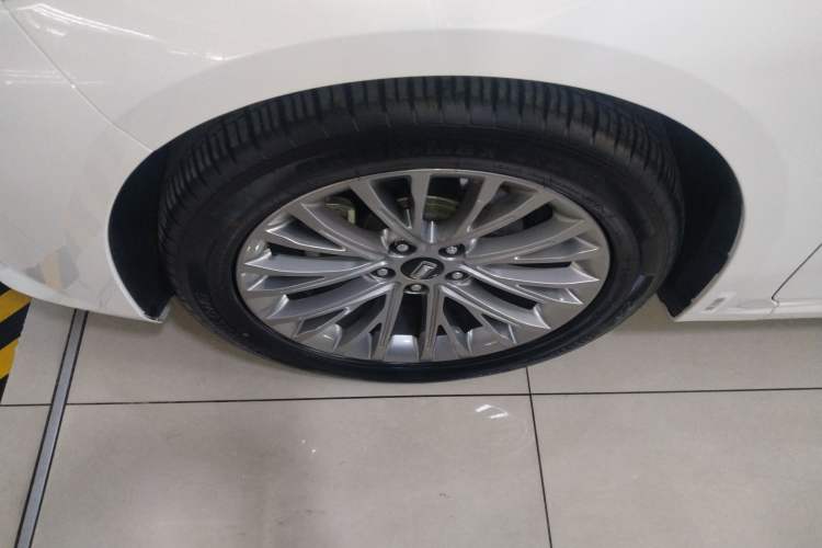 Used Bestune B70 2023 Third Generation 1.5T Automatic Enjoyment Version Left Front Wheel Hub