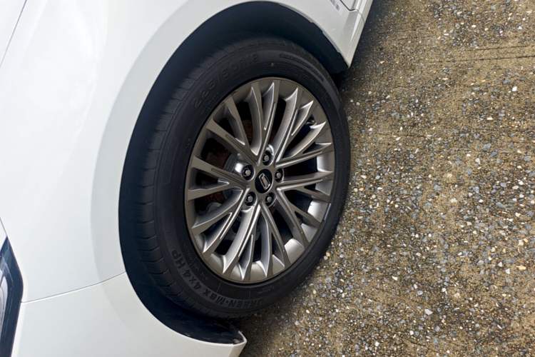 Used Bestune B70 2023 Third Generation 1.5T Automatic Enjoyment Version Left Front Wheel Hub