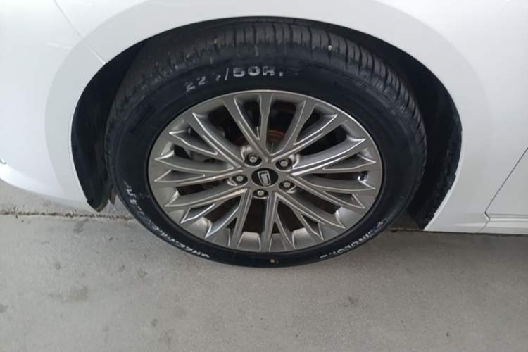 Used Bestune B70 2023 Third Generation 1.5T Automatic Enjoyment Version Left Front Wheel Hub
